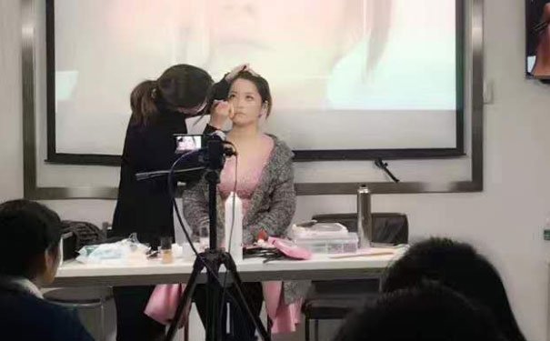武汉花茜化妆培训学校-化妆师培训班